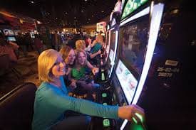 Studio live-dealer satuan4d dengan dealer profesional, multi-kamera HD, dan antarmuka permainan yang jelas